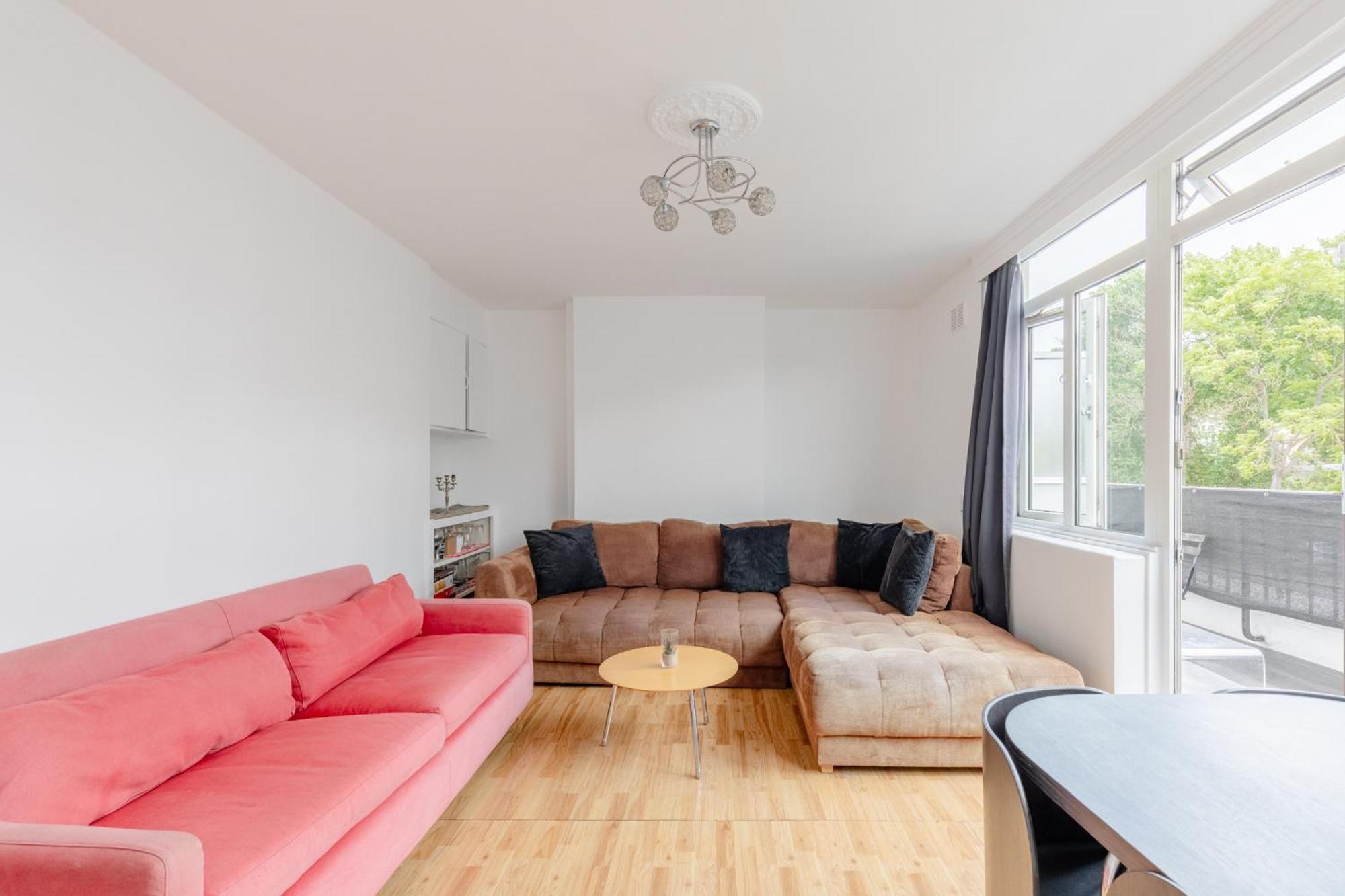 Well-located 3bd Flat With Private Balcony *